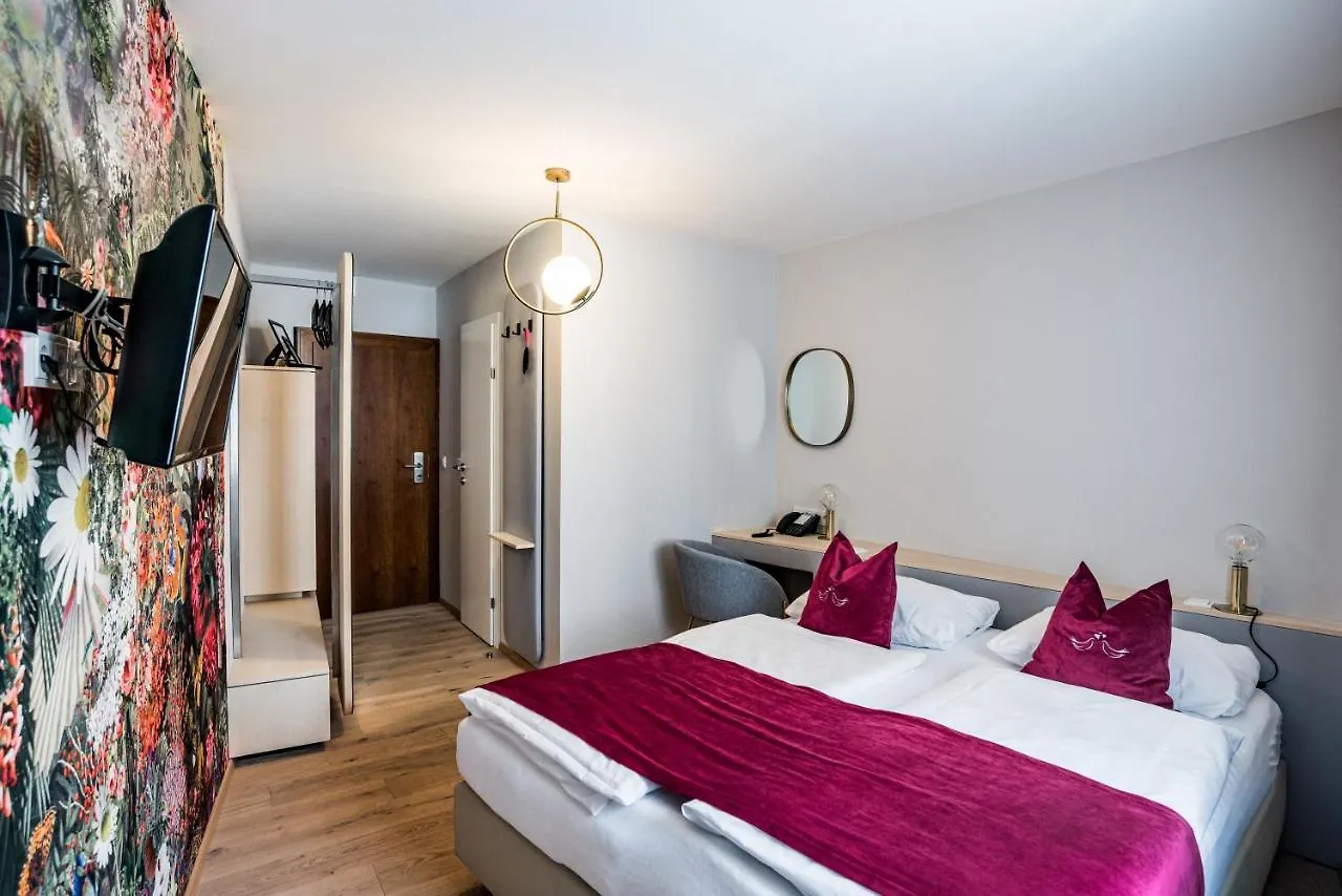 Altstadthotel Weisse Taube Σάλτσμπουργκ 4*,