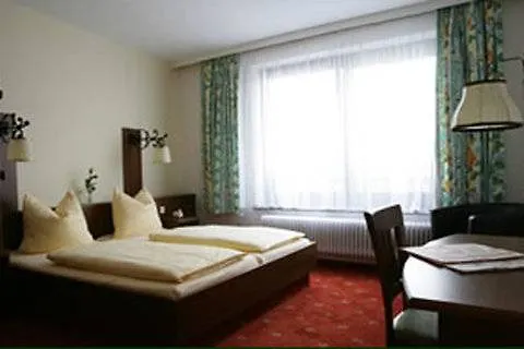 Altstadthotel Weisse Taube Σάλτσμπουργκ 4*,