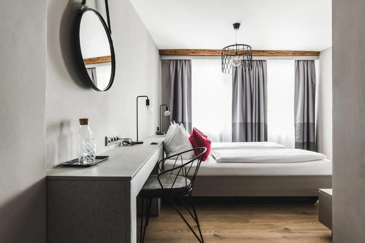 Altstadthotel Weisse Taube Salzburg 4*,  Austria