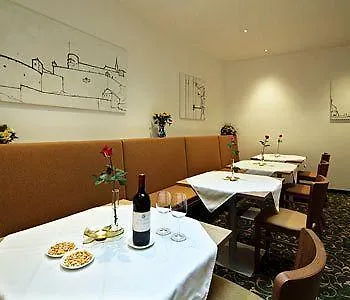 Altstadthotel Weisse Taube Salzburg 4*,