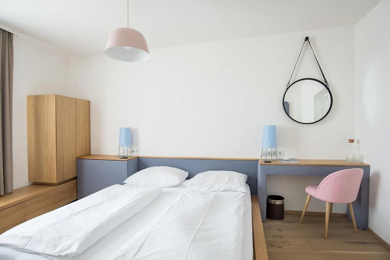Altstadthotel Weisse Taube Salzburg 4*,